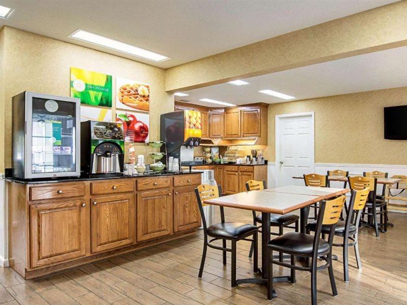 Quality Inn Thomaston Экстерьер фото