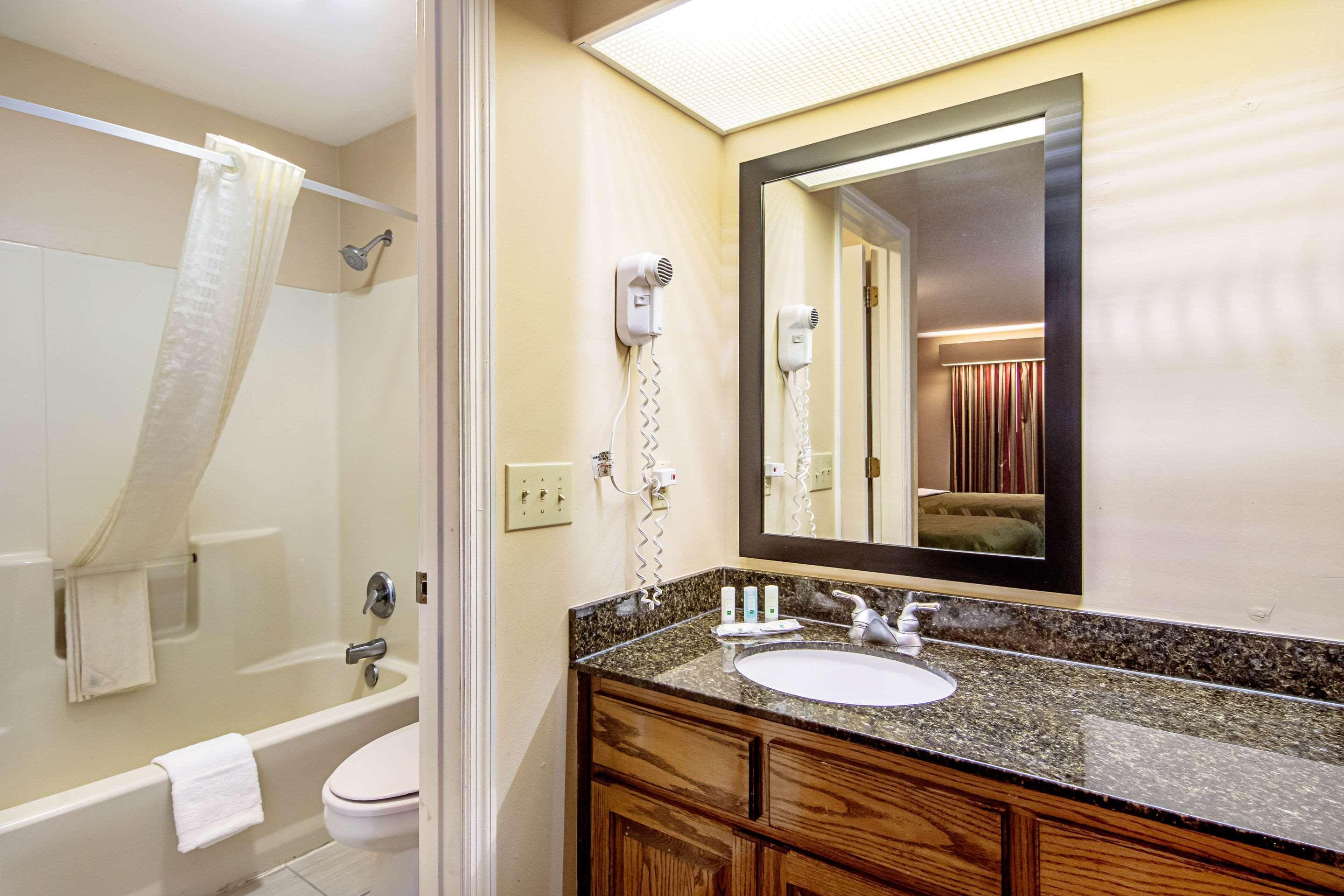 Quality Inn Thomaston Экстерьер фото